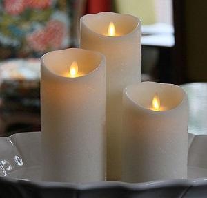 Arrangement of 3 candles